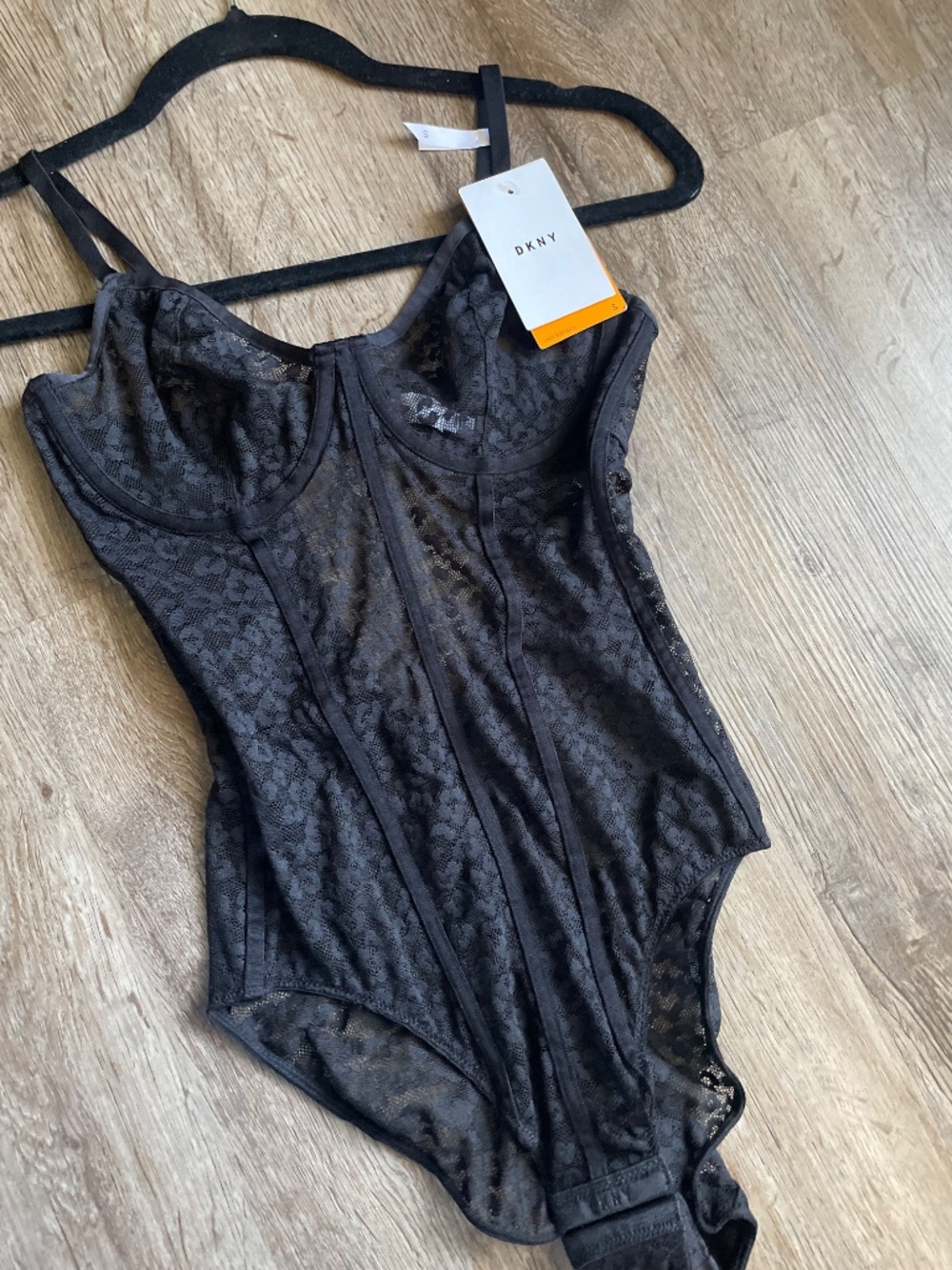 Lace bodysuit - Picture 2 of 5